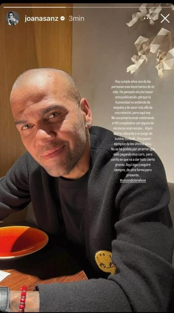 reprodução de post de joana sanz no instagram com foto de daniel alves e texto de homenagem