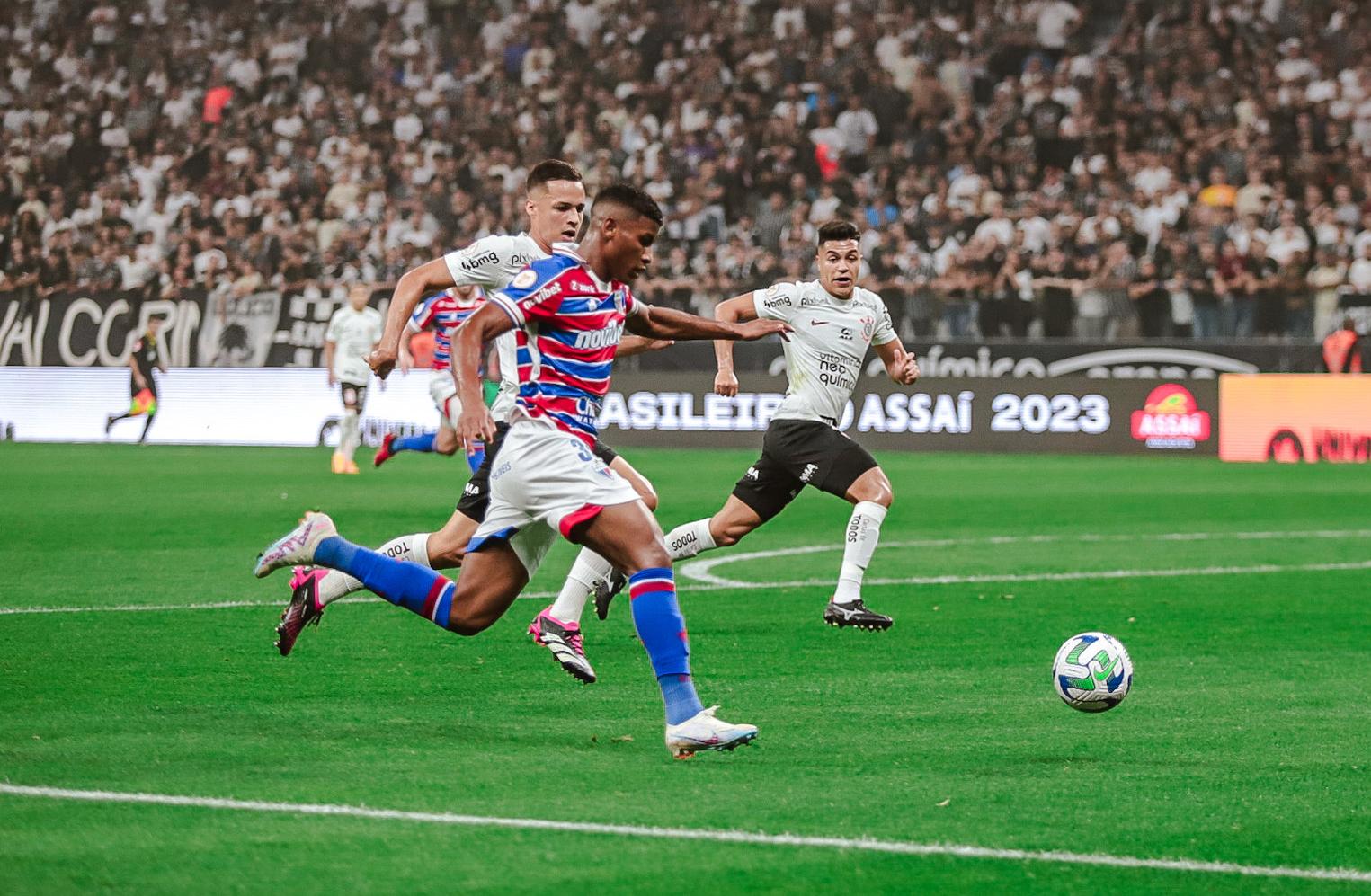 Fortaleza sai na frente, mas sofre empate do Corinthians fora de