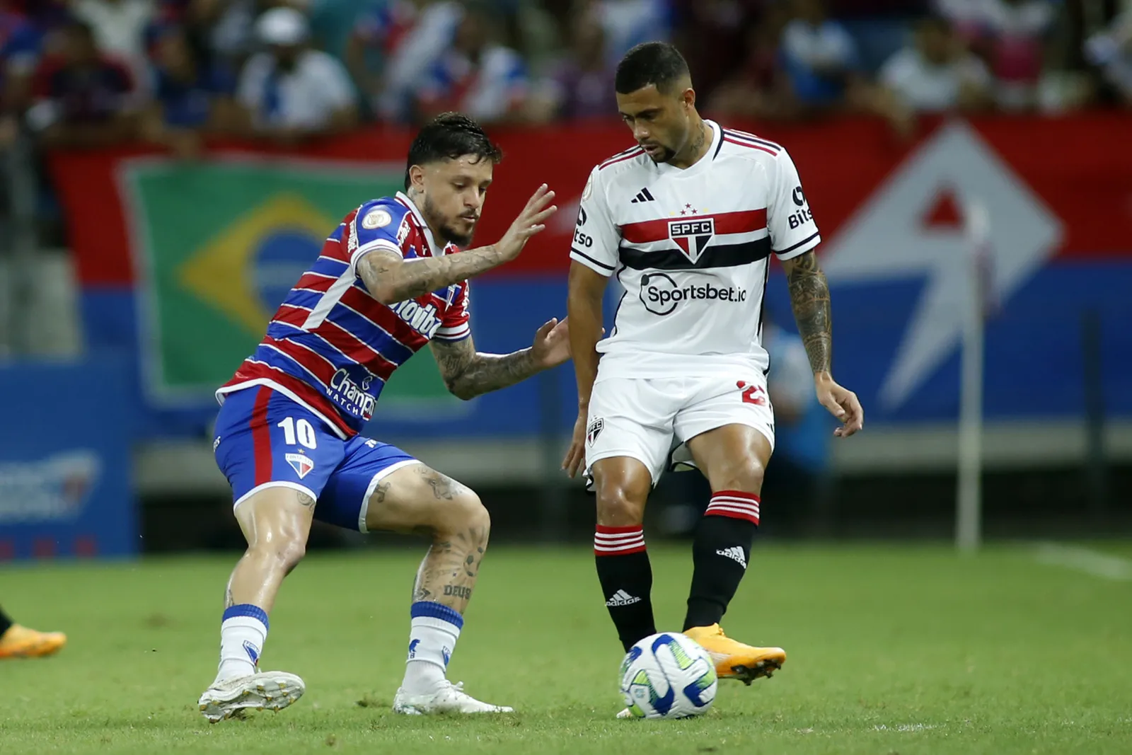 O meia Lucas Crispim ganhou oportunidade no Fortaleza contra o São Paulo