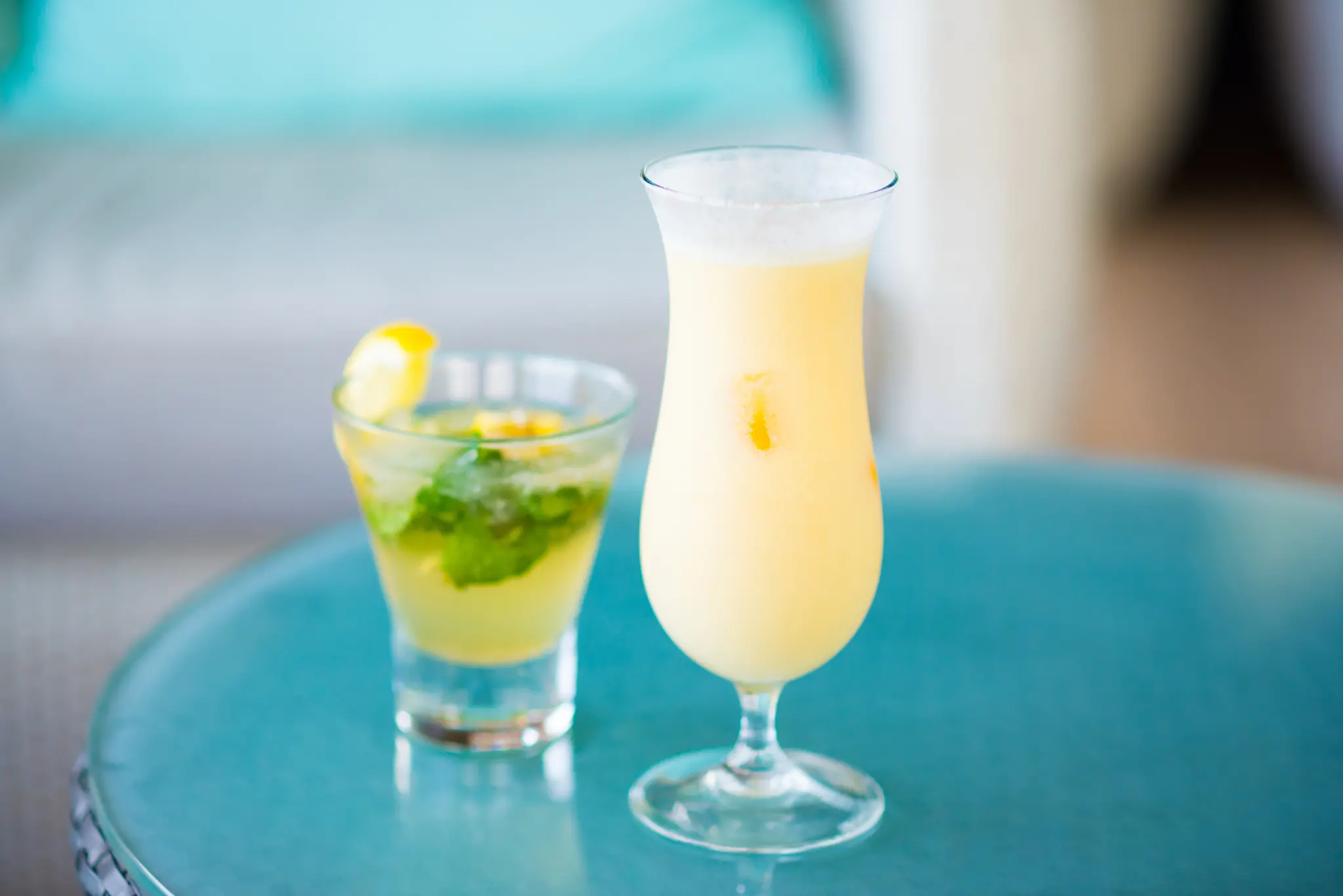 Smoothie de abacaxi, hortelã e água de coco