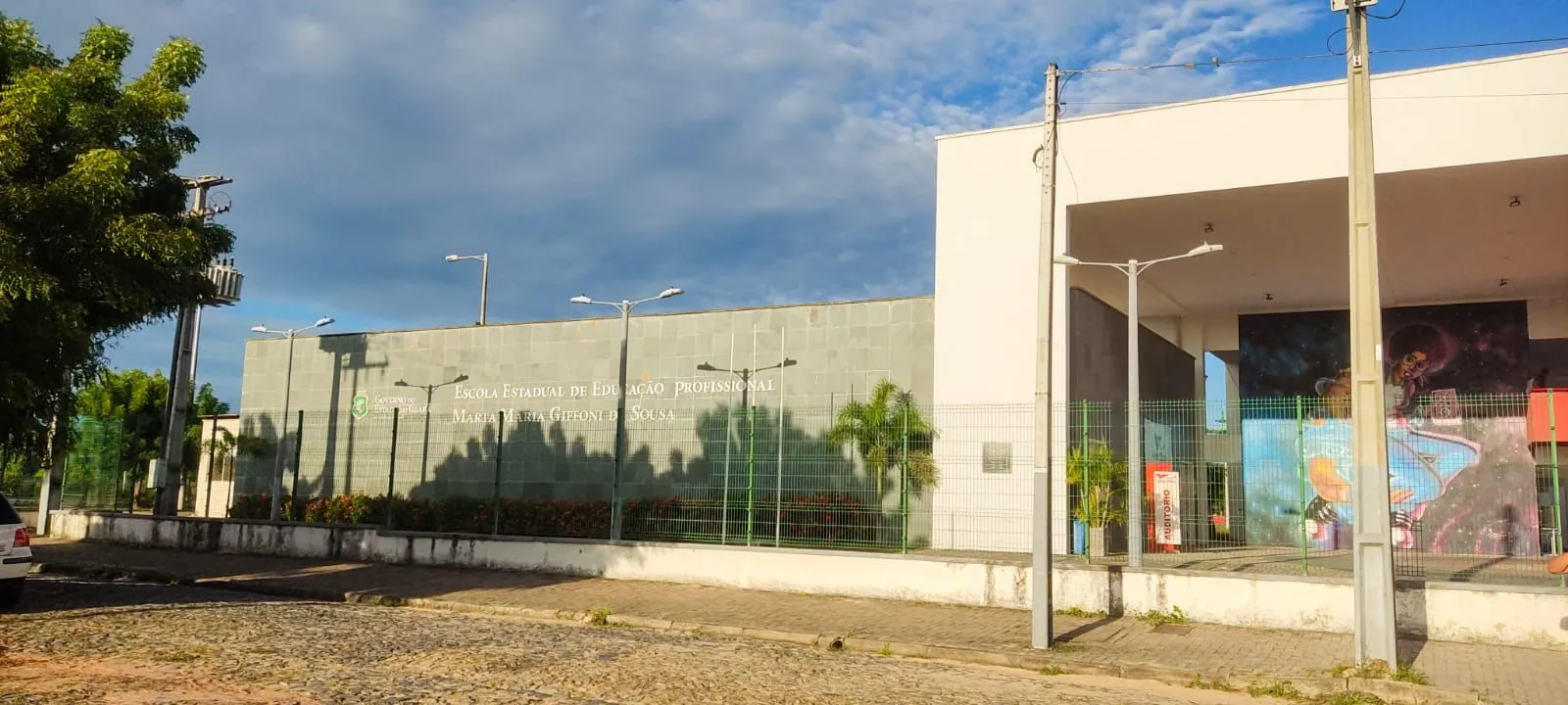 Escola de Educação Profissional Marta Maria Giffoni de Sousa, em Acaraú, inaugurada em 2011.