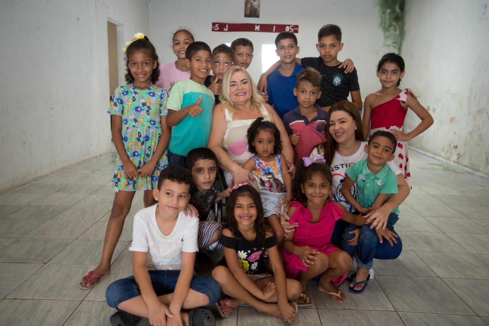 Há 25 anos, Tia Aila realiza o trabalho de formação cidadã de crianças e adolescentes no Conjunto Ceará