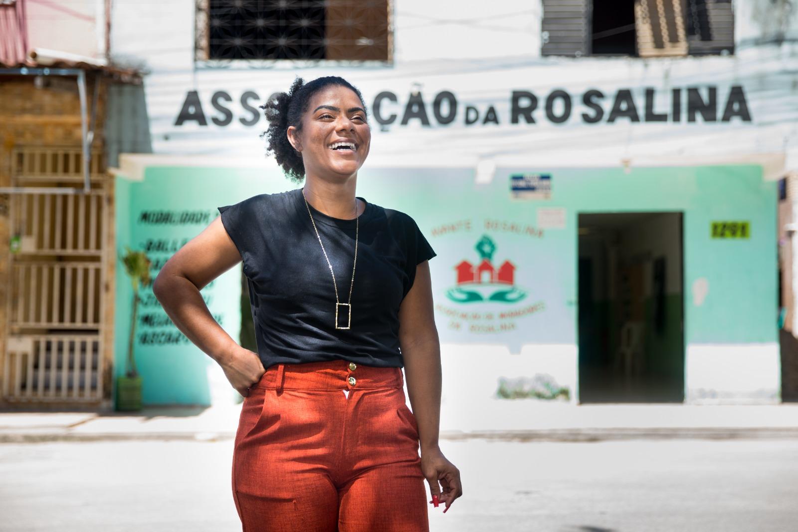 Rebeca da Silva, 32, é líder comunitária na Rosalina, no Parque Dois Irmãos