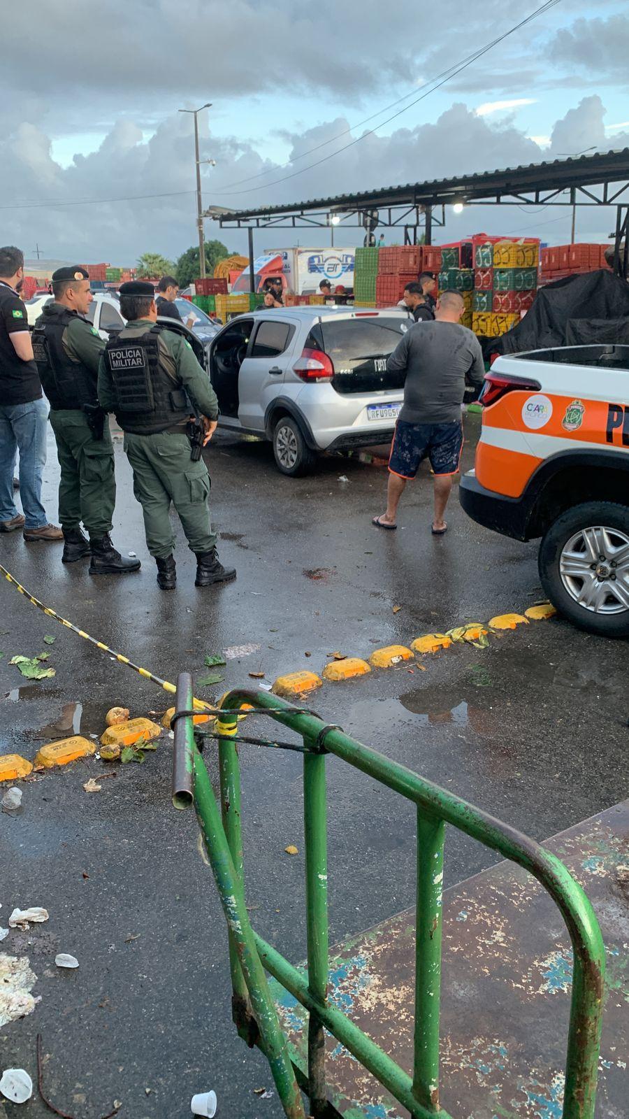policiais militares na ceasa após morte de policial