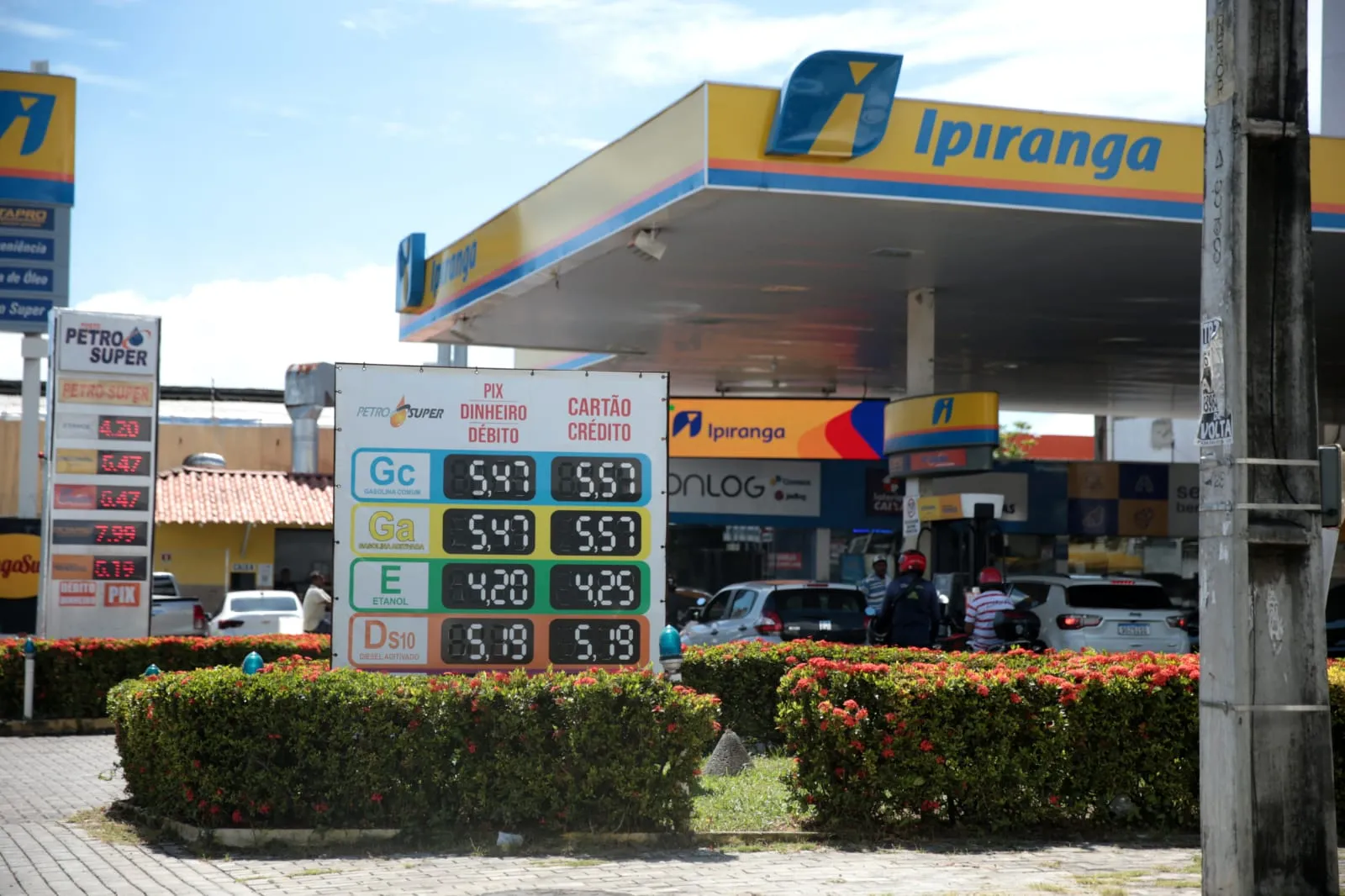 Posto na Av. Engenheiro Santana Júnior, em Fortaleza