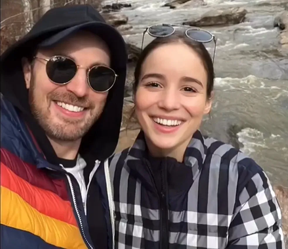 Segundo fontes, Chris Evans, 41, e Alba Baptista, 25, planejam se casar neste outono norte-americano, entre setembro e novembro, em Boston