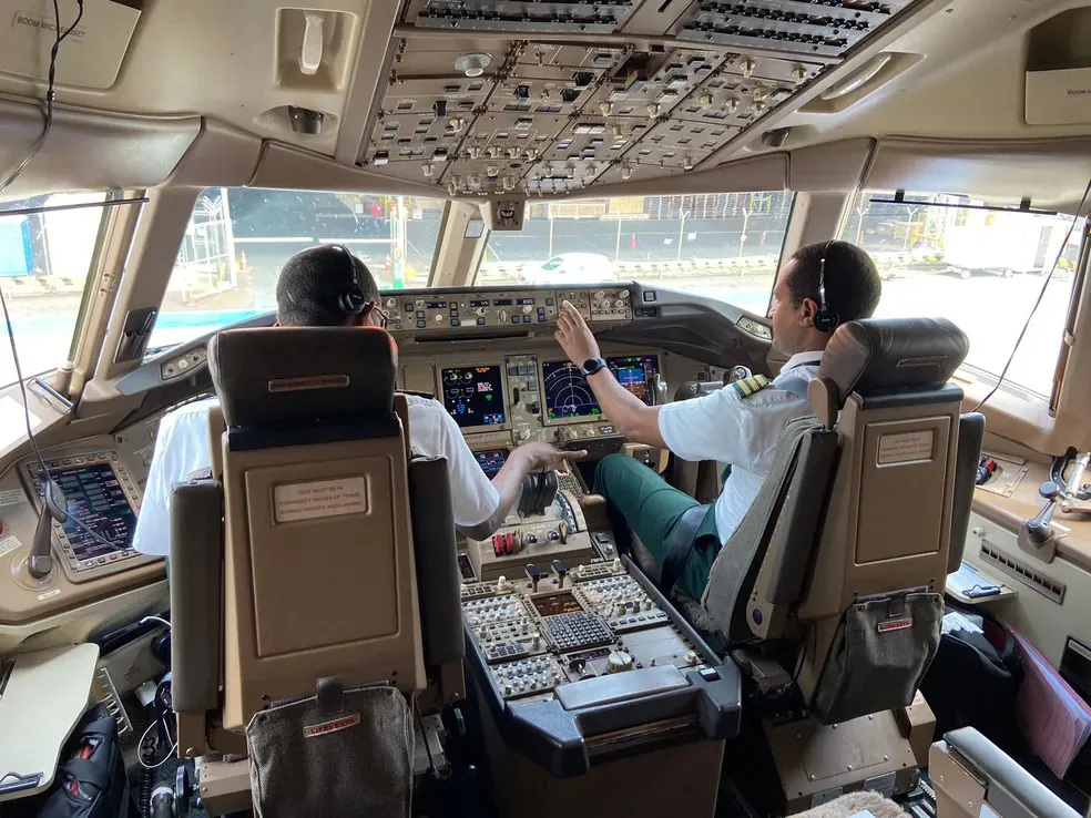 Além dos touros, estavam a bordo somente o piloto, dois tripulantes e o dono da empresa que intermediou a compra dos animais