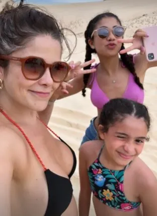 Samara aproveita os dias ao lado das filhas, Lara e Alicia