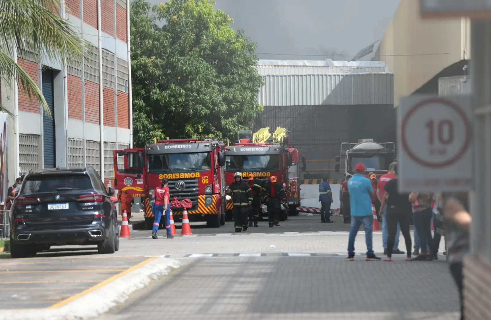 Incêndio em fábrica de Maracanaú no dia 1 de junho de 2023
