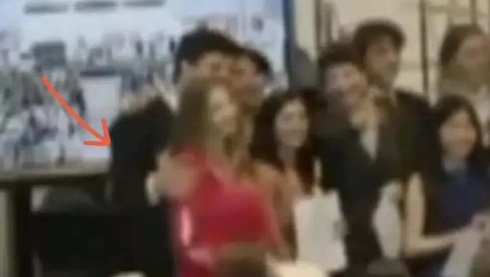 Jovens foram flagrados durante formatura, em maio