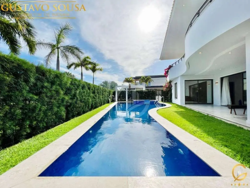 piscina dentro de mansão à venda no Alphaville Fortaleza