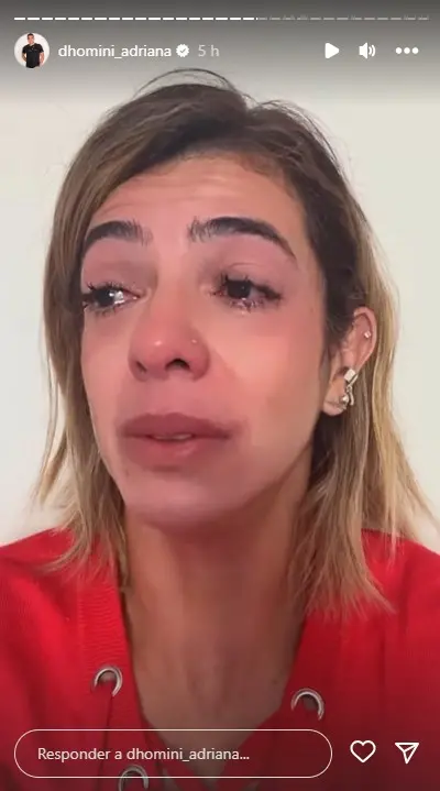 Adriana chorando