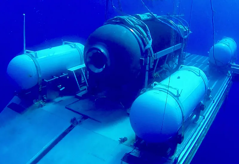 O submarino Titan mede 6,7 metros de comprimento e 2,8 metros de largura.