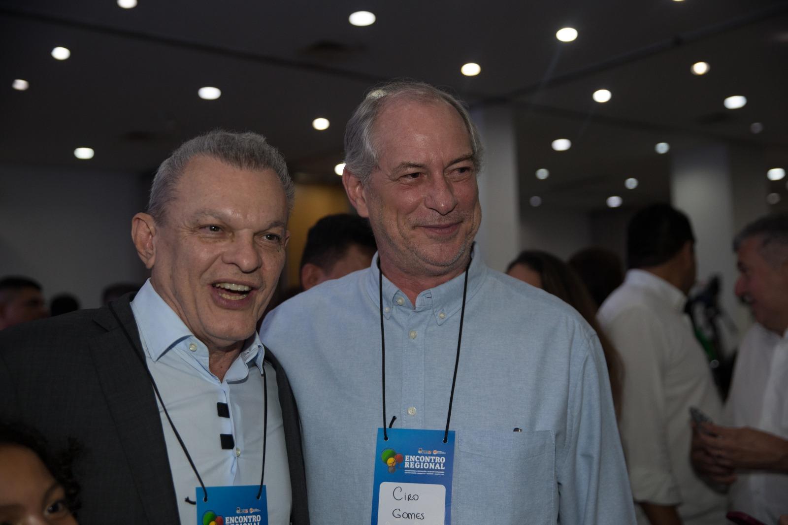 José Sarto e Ciro Gomes no encontro do PDT em Fortaleza