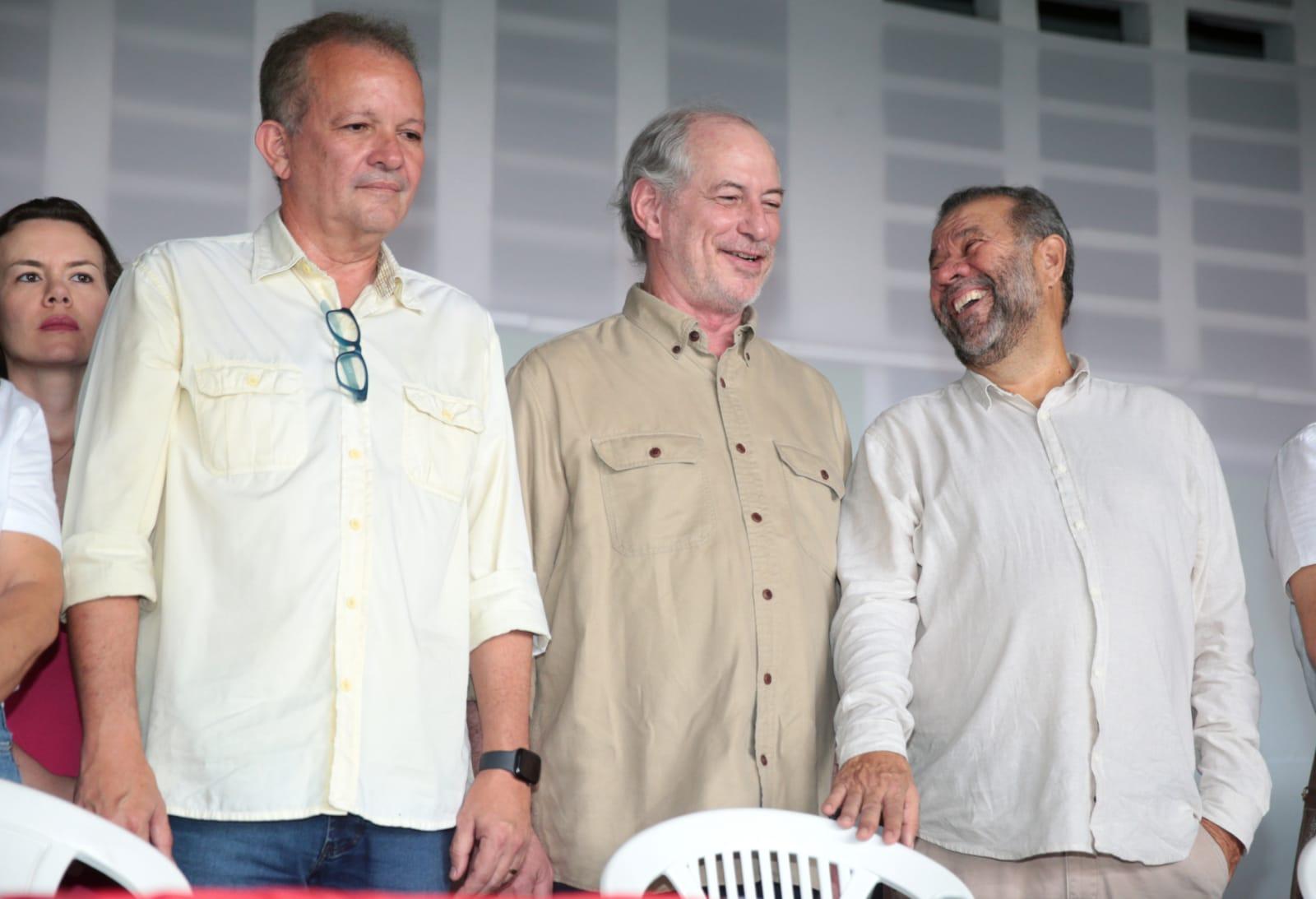 André Figueiredo, Ciro Gomes e Carlos Lupi em evento do PDT em Fortaleza, em abril deste ano