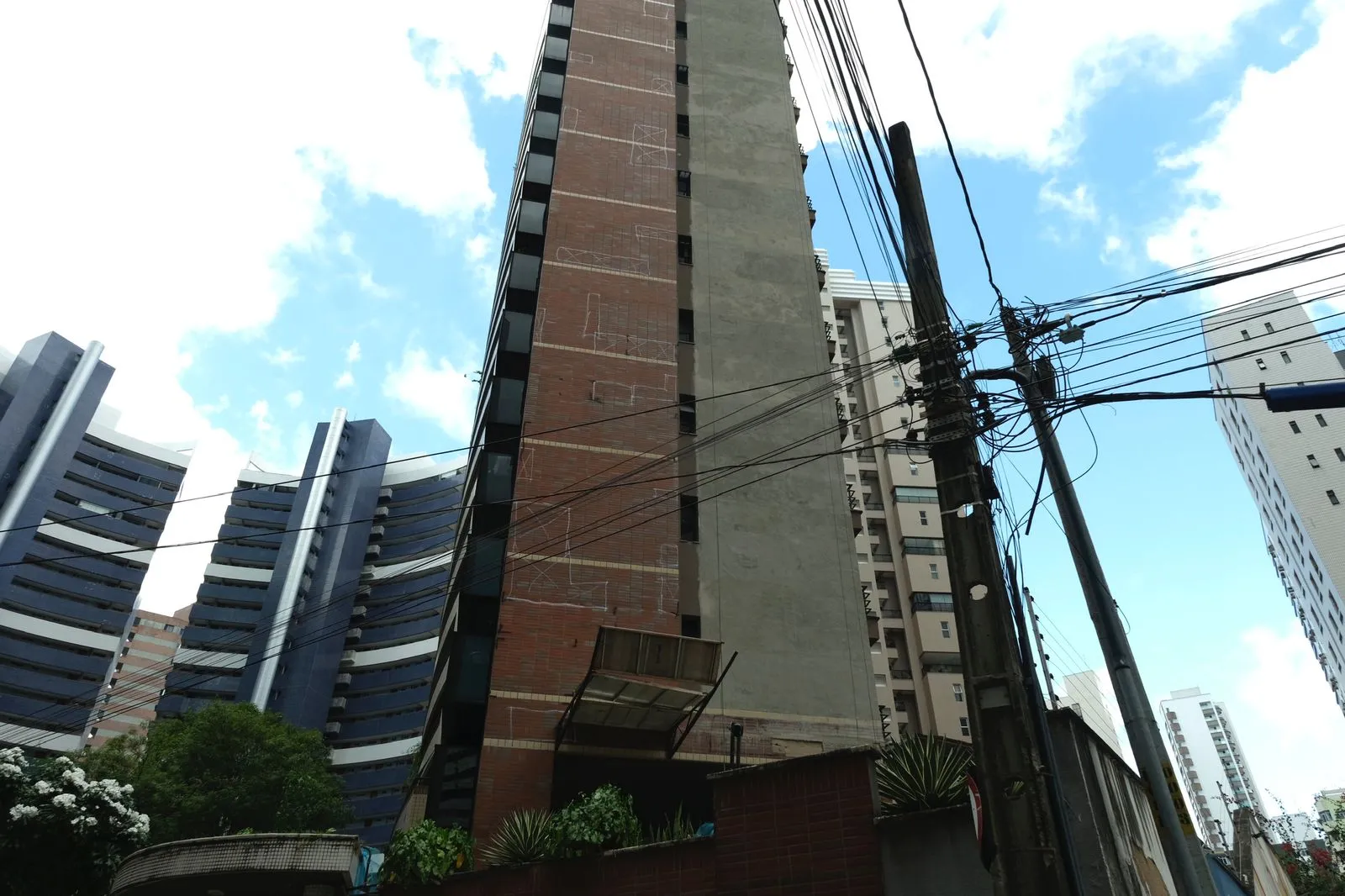 Vítimas atuavam em reforma da fachada do imóvel