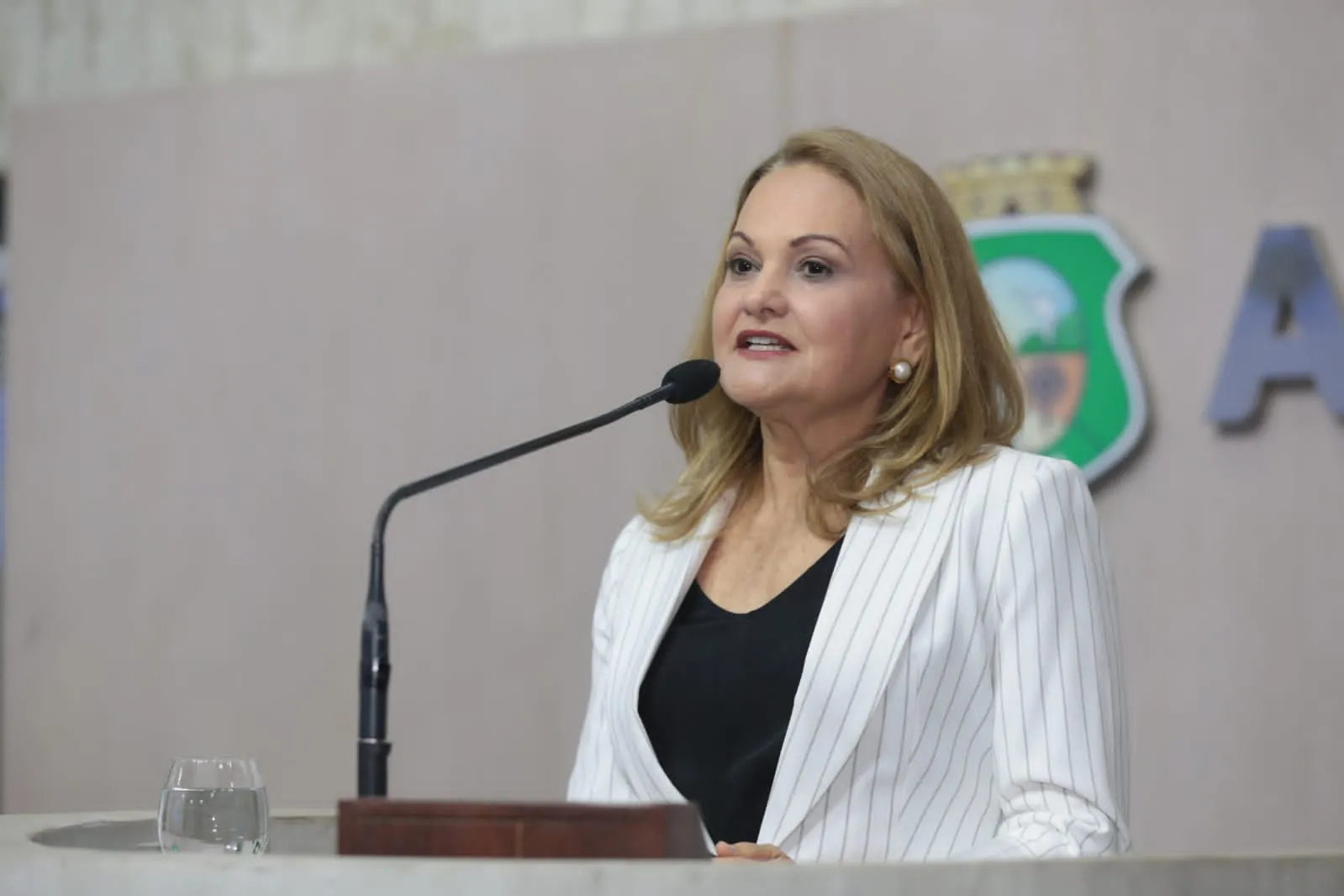 A presidente da Fundação Edson Queiroz, Lenise Queiroz Rocha, em homenagem aos 50 anos da Universidade de Fortaleza