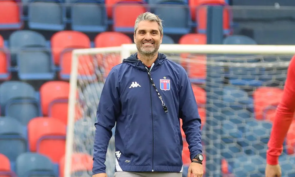 Juan Sara sorri em treino do Tigre-ARG