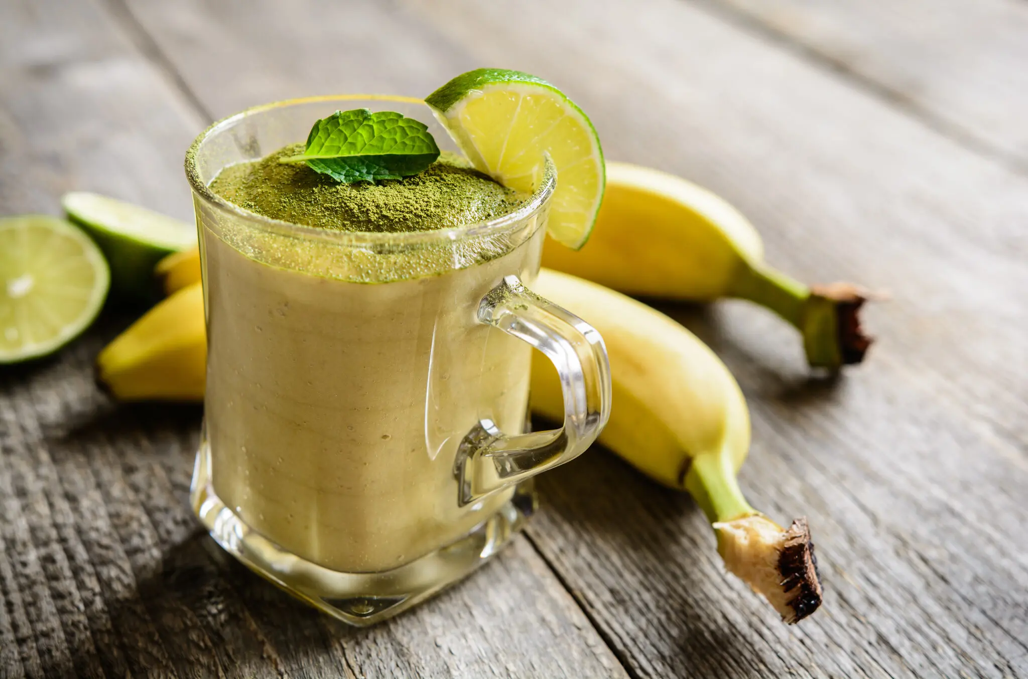 Smoothie de banana com matcha