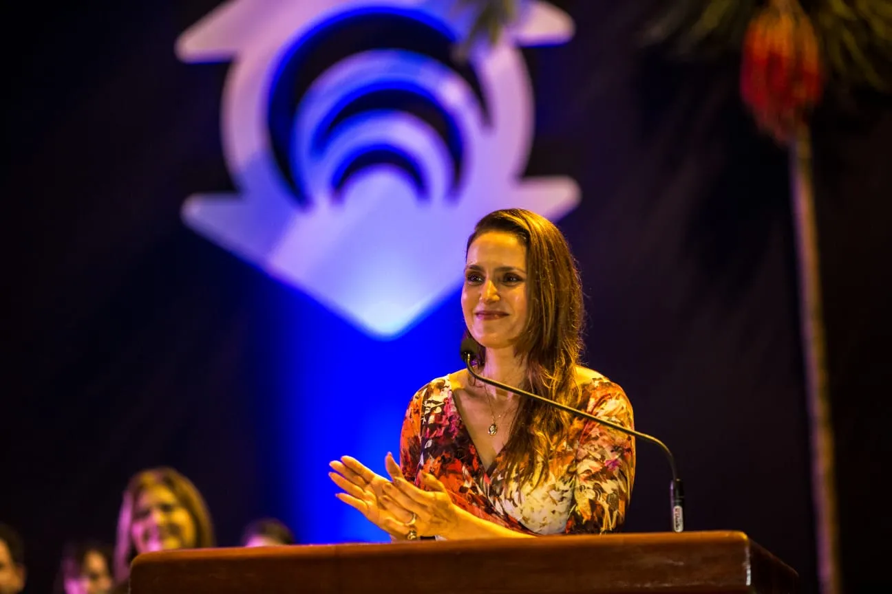 Manoela Queiroz Bacelar, vice-presidente da Fundação Edson Queiroz, destacou a simbologia do diploma dos concludentes