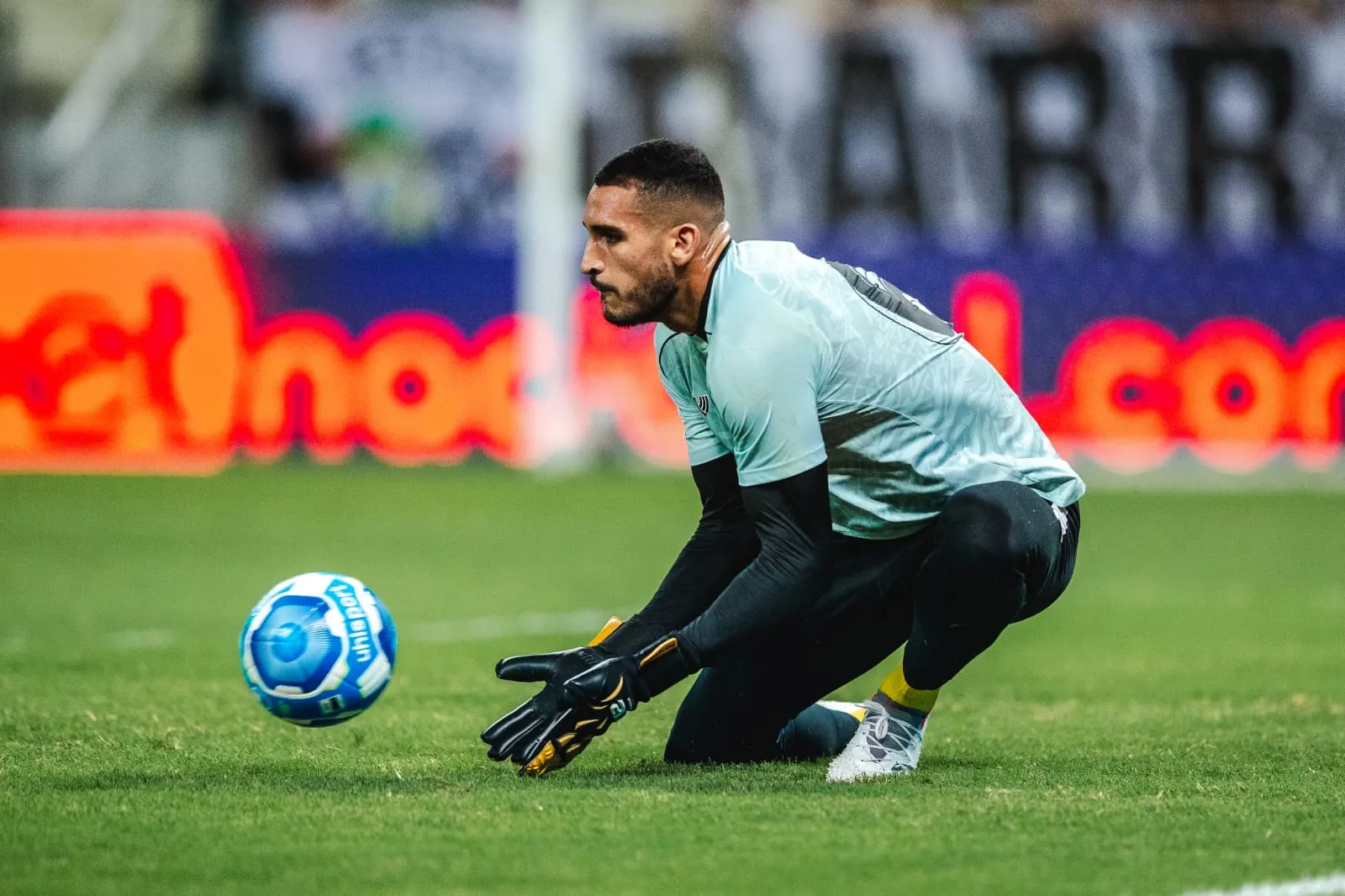 Revelado na base, o goleiro André Luiz foi titular do Ceará contra o Vila Nova