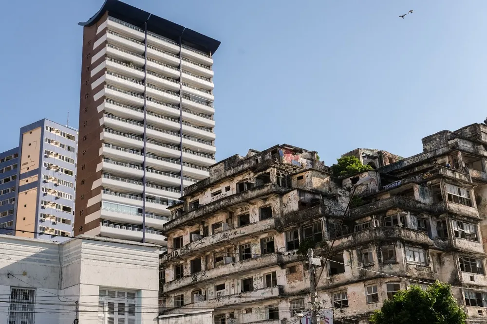 O prédio, há anos vem passando por um processo de degradação