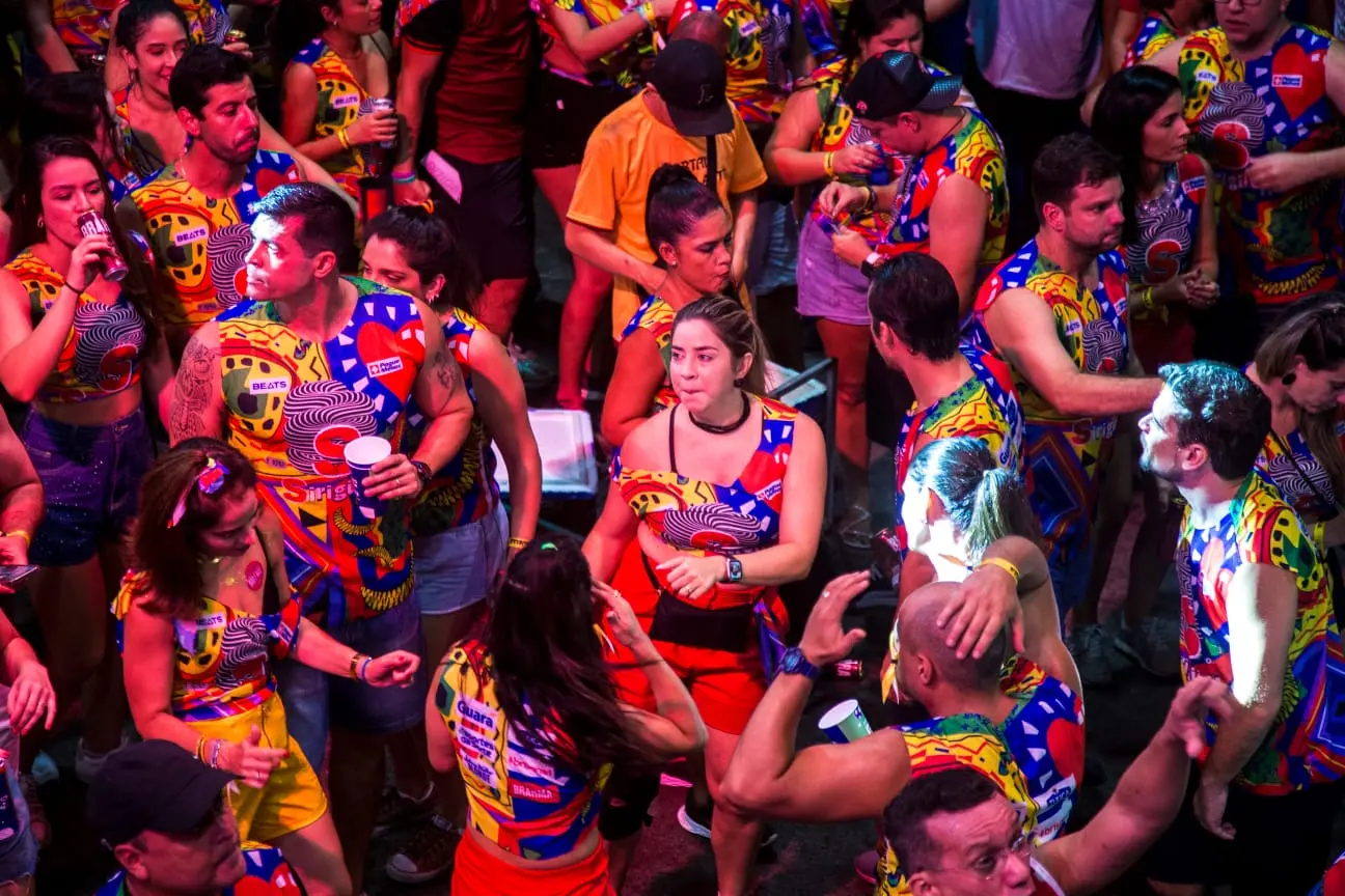 Foliões curtem a última noite no bloco Siriguella