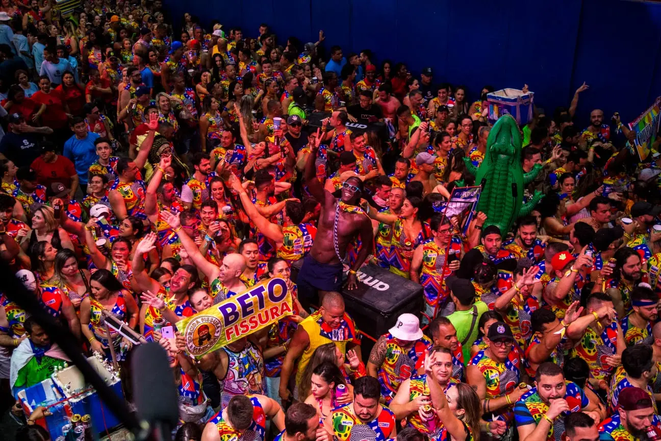 Fãs curtem bloco Siriguella neste domingo (23)