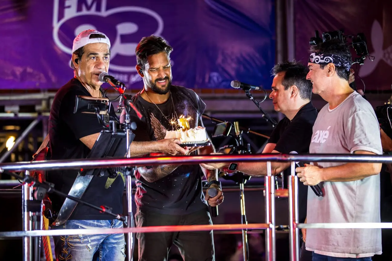 Durval Lélys canta parabéns pelos 30 anos de Fortal