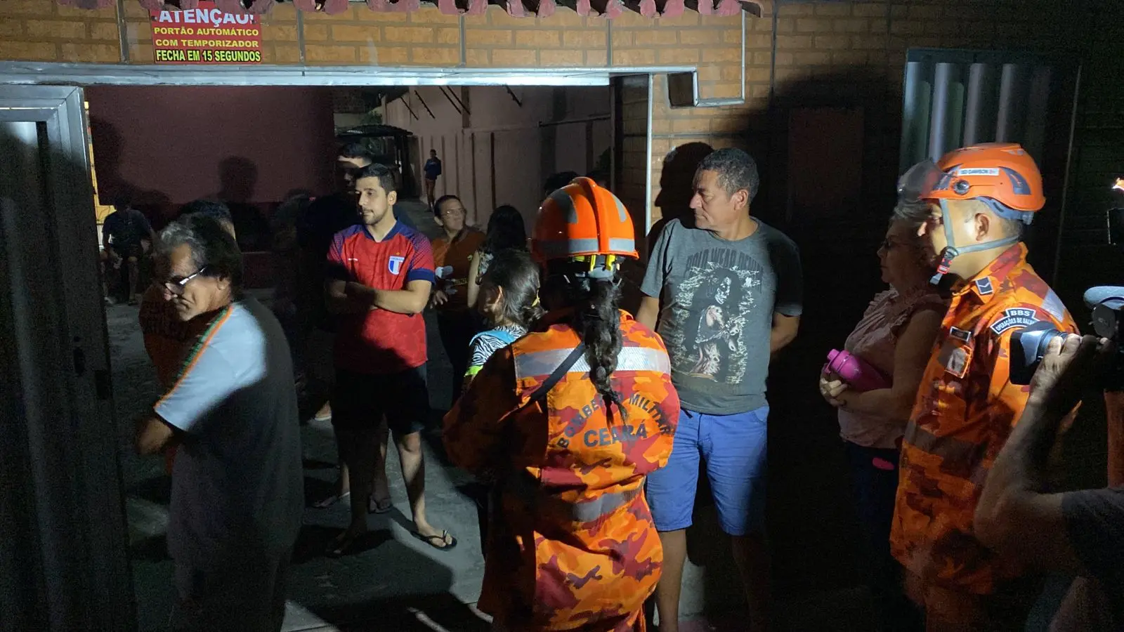 Moradores são comunicados pela Defesa Civil que terão de evacuar seus apartamentos