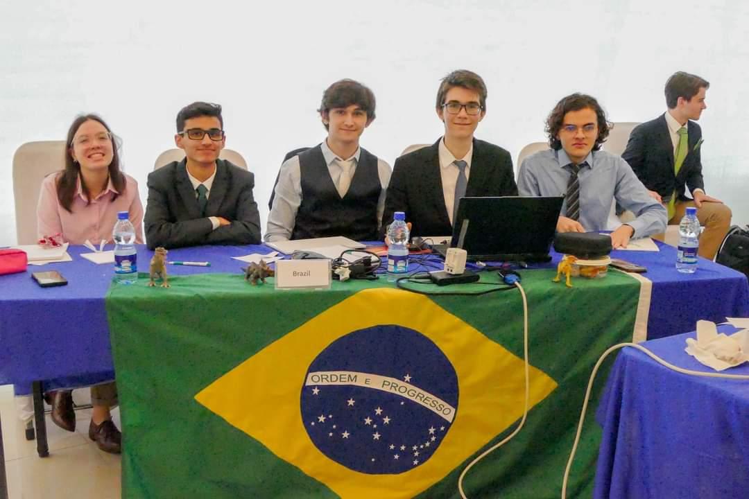 Da esq. para dir. Time Brasil em Torneio Internacional: Maria Eduarda, Otávio Monforte, Lucas Mostafá, Alan Peterman, José Antônio Eleutério