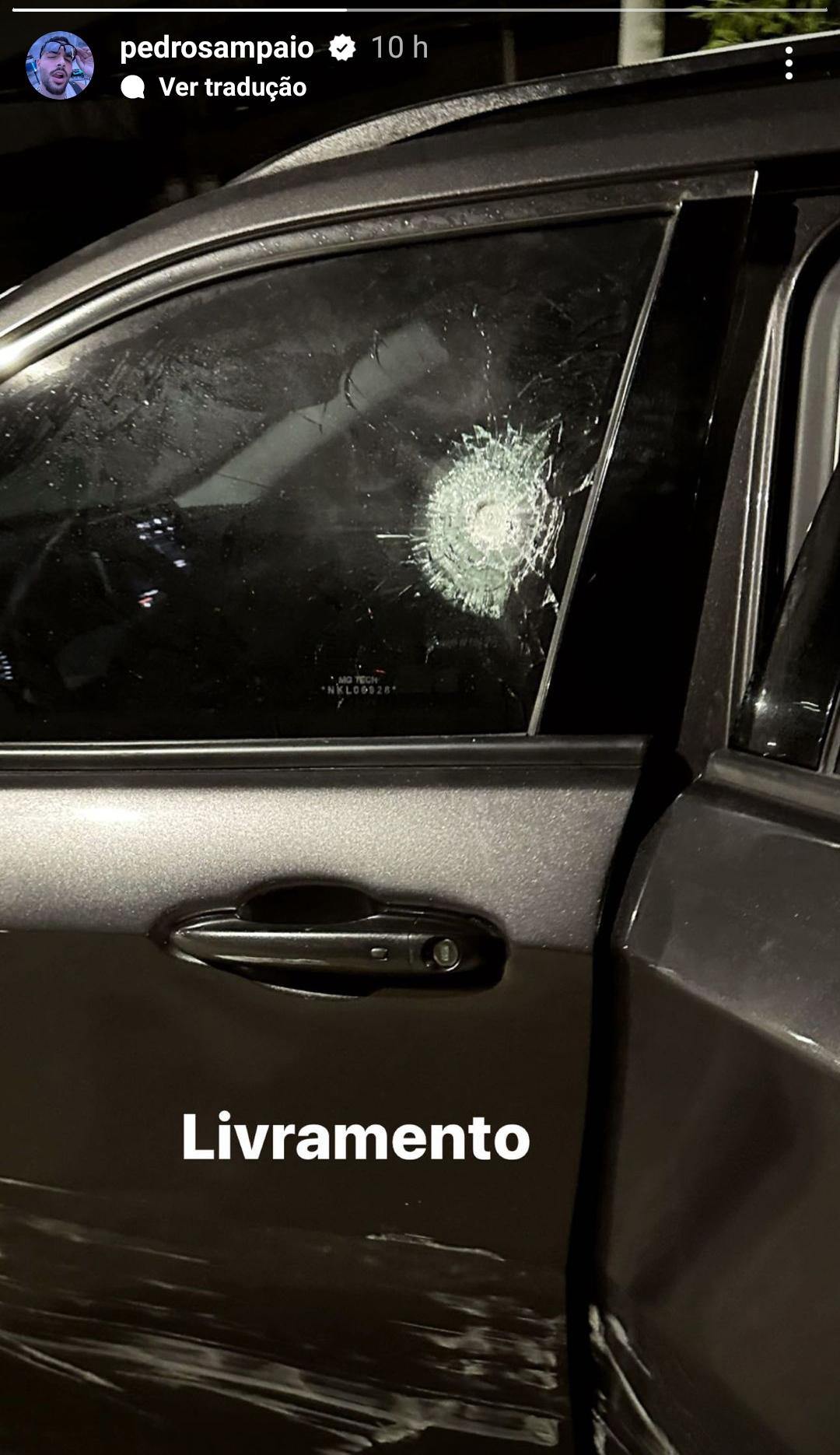 Carro de Pedro Sampaio é alvejado por tiro