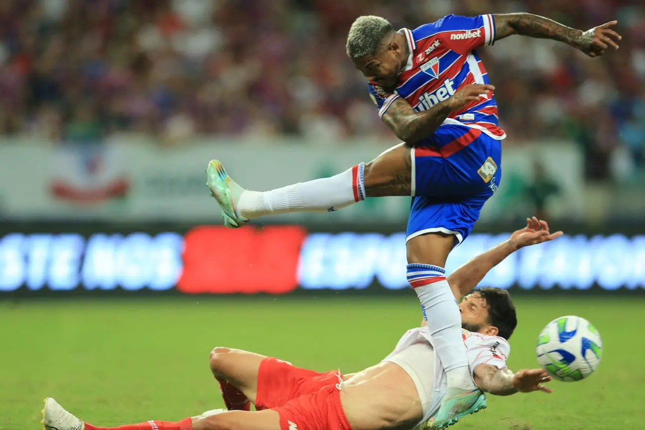Marinho tenta chute contra o Bragantino