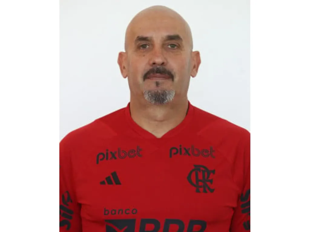Em 2021, Pablo deu um soco em um torcedor que invandiu o gramado durante partida entre Nice e Olympique de Marselha, pelo Campeonato Francês