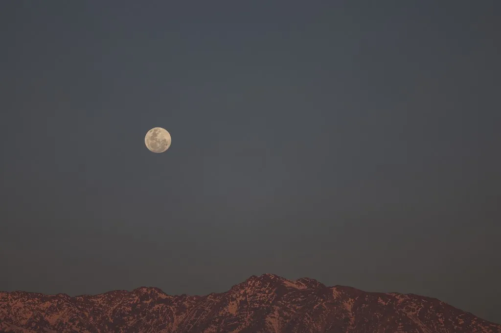 A superlua nos Andes, em Santiago, no Chile