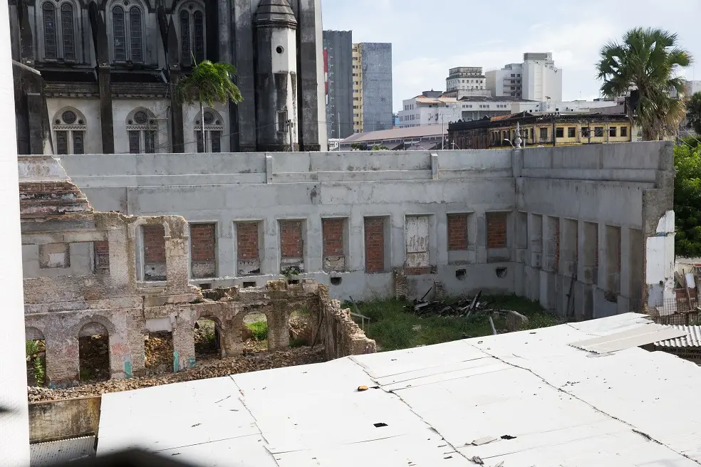 Estrutura do Casarão dos Fabricantes dois anos após o incêndio