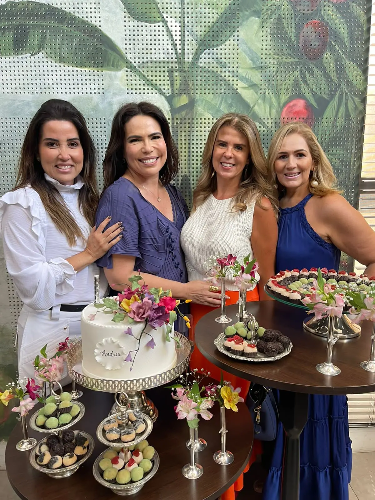 CAPTEI: Andrea Rios celebra mais um aniversário em grande estilo ...