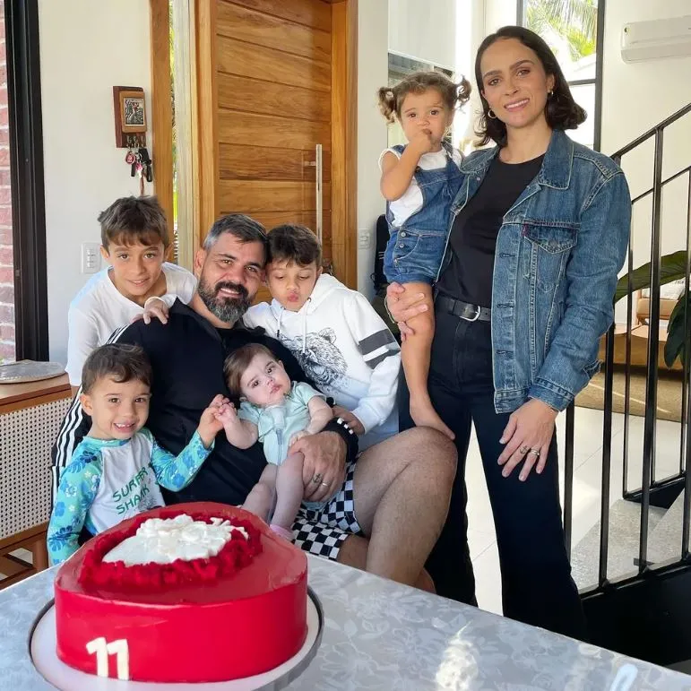 Juliano e Letícia tem outros quatro filhos além de Maria Guilhermina