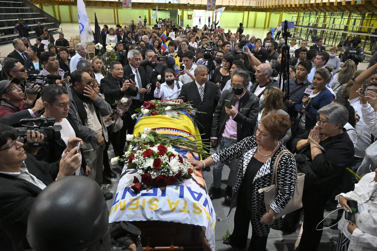 Presidenciável foi homenageado antes de sepultamento