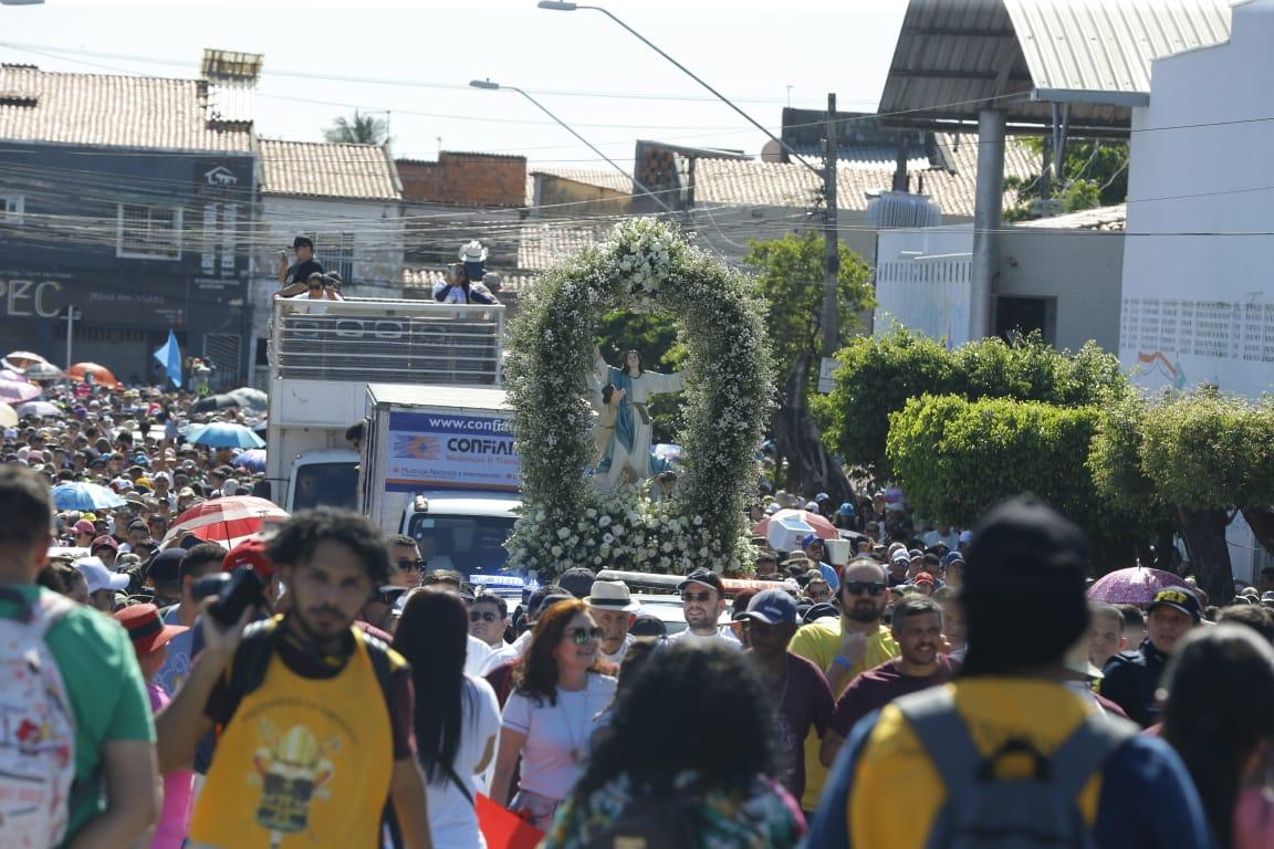 Fiéis se reúnem na Caminhada com Maria