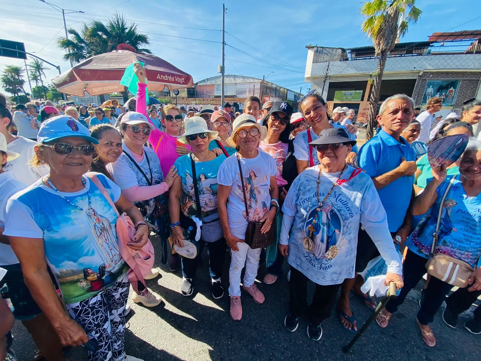 Caminhada com Maria reúne fiéis de outros estados