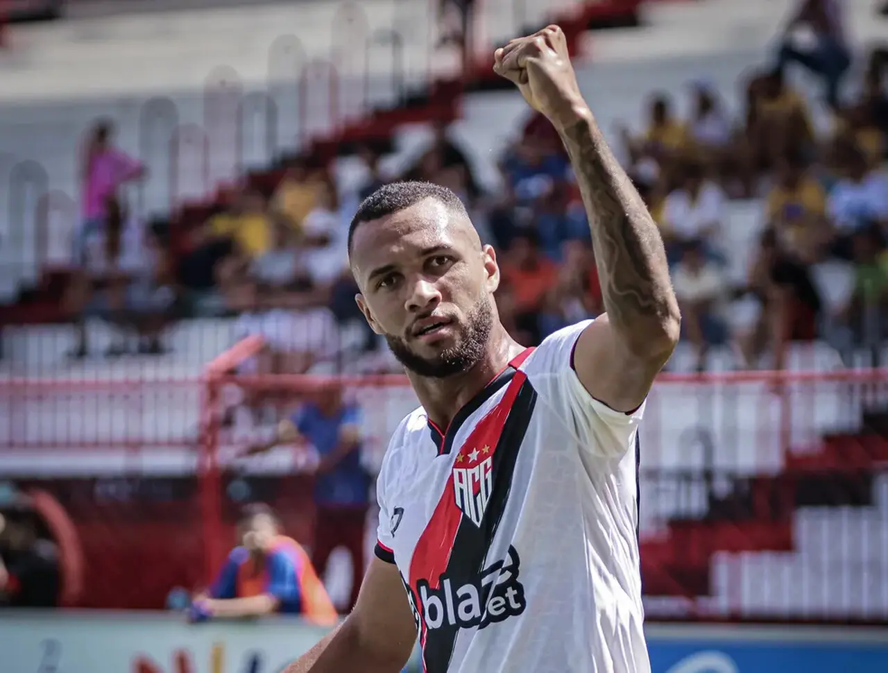 Gustavo Coutinho comemora gol