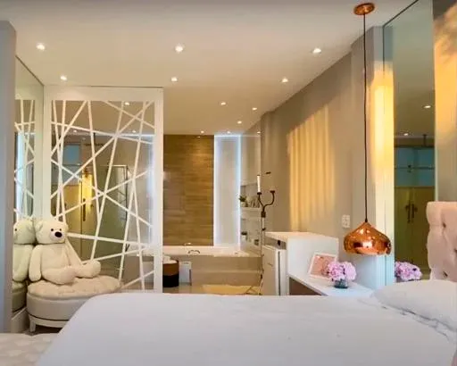Casa está localizada na Barra da Tijuca, no Rio de Janeiro