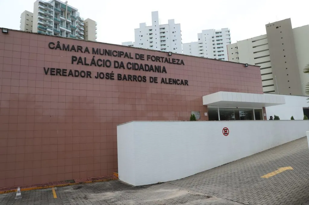 As únicas pautas que tratam sobre o piso na CMFor são requerimentos de debates públicos