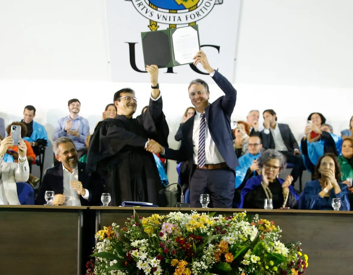 O ministro da Educação Camilo Santana esteve na posse