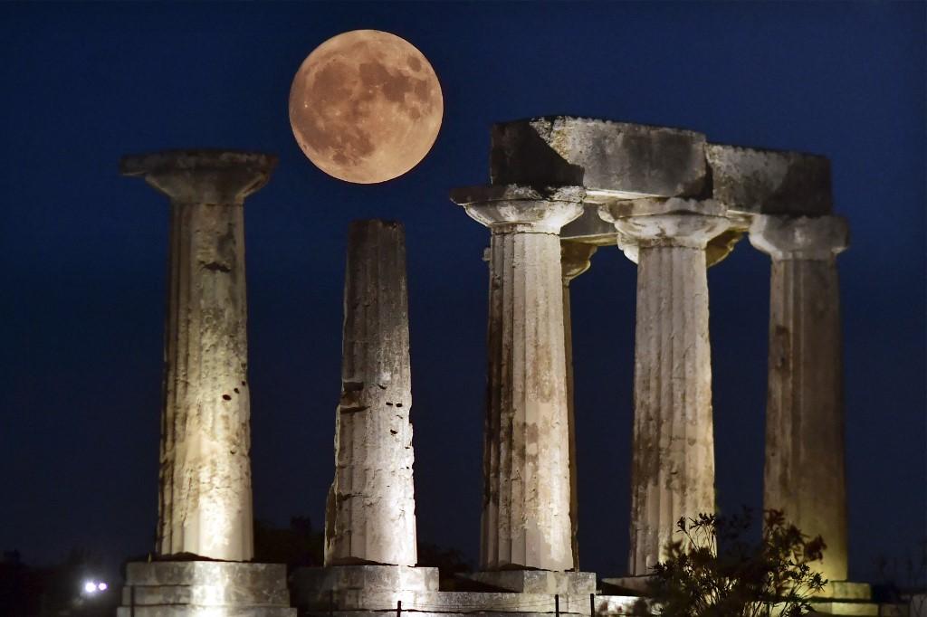 Vista da 'Lua Azul' na Grécia