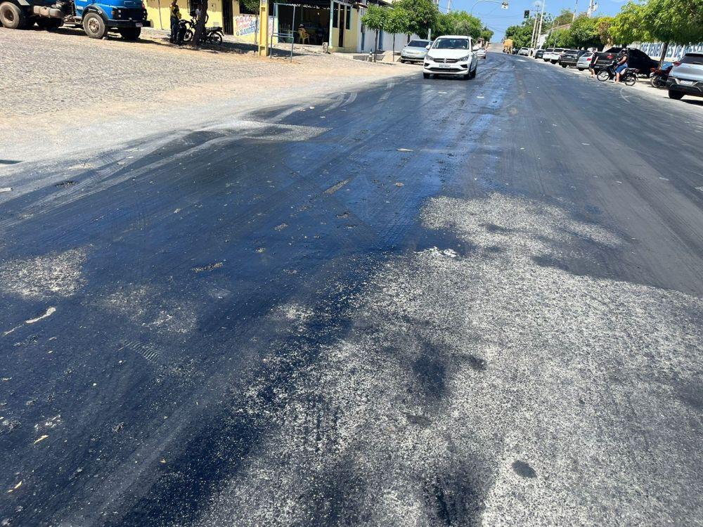 Asfalto derrete após Santa Quitéria registra altas temperaturas no Interior do Ceará