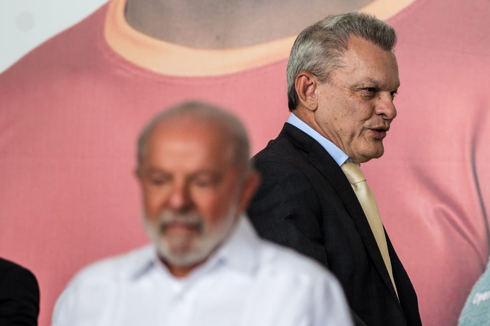 Prefeito José Sarto subiu ao palco e acompanhou o evento com o presidente Lula