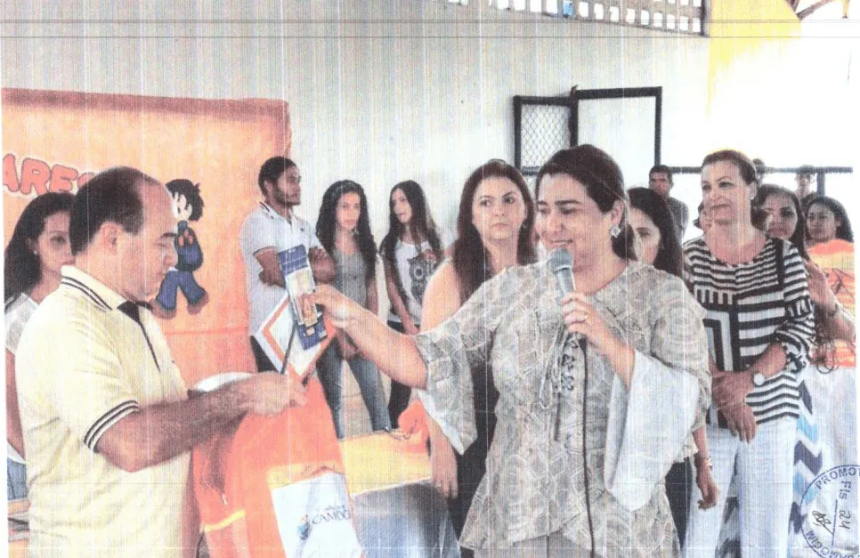 Entrega dos kits escolares, em 2017. A imagem foi anexada pelo Ministério Público ao pedido feito à Justiça.