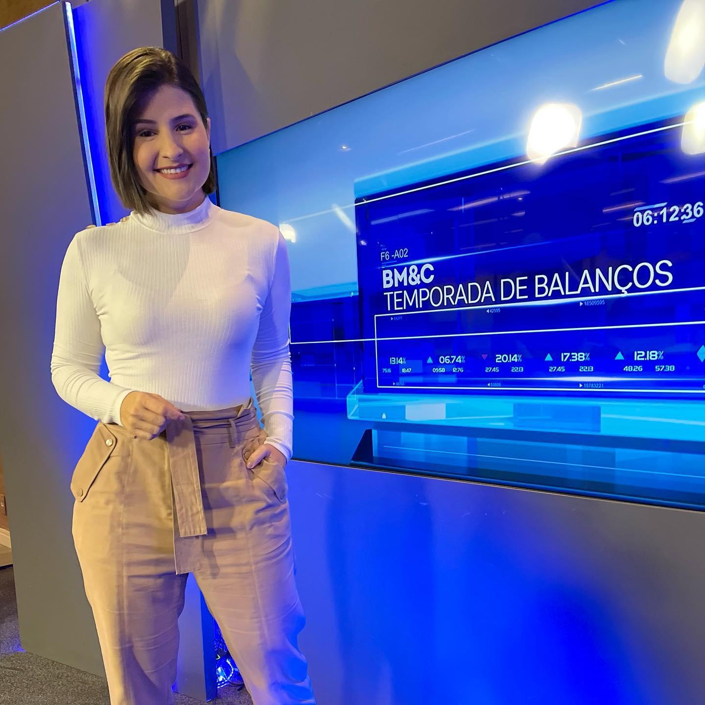 Jornalista Débora Oliveira no canal BM&C News
